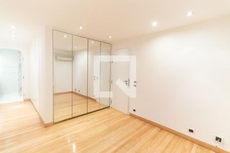 Apartamento à venda com 210m², 3 quartos e 2 vagasSuíte