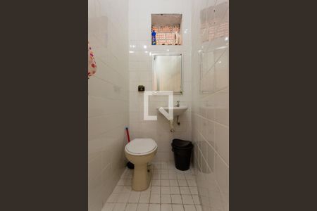 Casa de condomínio para alugar com 300m², 6 quartos e 7 vagas Casa de condomínio para alugar com 300m², 6 quartos e 7 vagasBanheiro Suíte da edícula