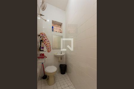 Casa de condomínio para alugar com 300m², 6 quartos e 7 vagas Casa de condomínio para alugar com 300m², 6 quartos e 7 vagasBanheiro Suíte da edícula