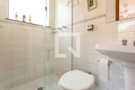 Casa de condomínio para alugar com 300m², 6 quartos e 7 vagas Casa de condomínio para alugar com 300m², 6 quartos e 7 vagasBanheiro da Suíte 3 - primeiro andar