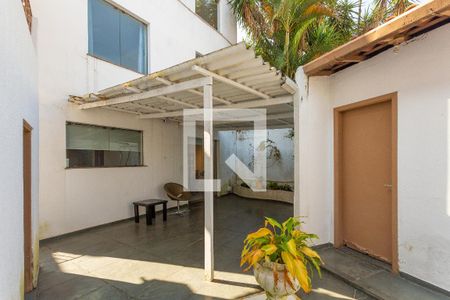 Casa de condomínio para alugar com 300m², 6 quartos e 7 vagas Casa de condomínio para alugar com 300m², 6 quartos e 7 vagasQuintal - térreo