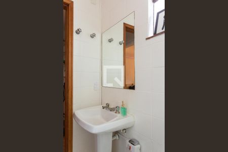 Casa de condomínio para alugar com 300m², 6 quartos e 7 vagas Casa de condomínio para alugar com 300m², 6 quartos e 7 vagasBanheiro da Suíte 1 - primeiro andar