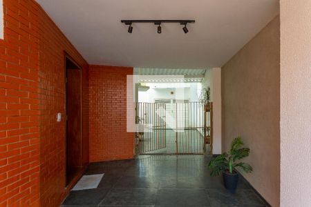 Casa de condomínio para alugar com 300m², 6 quartos e 7 vagas Casa de condomínio para alugar com 300m², 6 quartos e 7 vagasEntrada e garagem