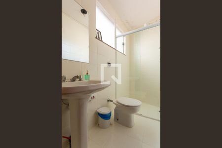 Casa de condomínio para alugar com 300m², 6 quartos e 7 vagas Casa de condomínio para alugar com 300m², 6 quartos e 7 vagasBanheiro da Suíte 1 - primeiro andar