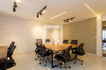 Casa de condomínio para alugar com 300m², 6 quartos e 7 vagas Casa de condomínio para alugar com 300m², 6 quartos e 7 vagasSala de reunião