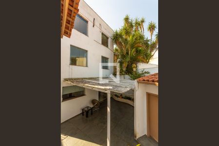 Casa de condomínio para alugar com 300m², 6 quartos e 7 vagas Casa de condomínio para alugar com 300m², 6 quartos e 7 vagasVista da edícula - térreo