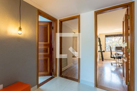 Casa de condomínio para alugar com 300m², 6 quartos e 7 vagas Casa de condomínio para alugar com 300m², 6 quartos e 7 vagasAcesso Quartos - primeiro andar