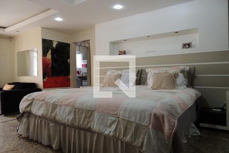 Casa à venda com 1235m², 5 quartos e 5 vagasQuarto Suíte 2