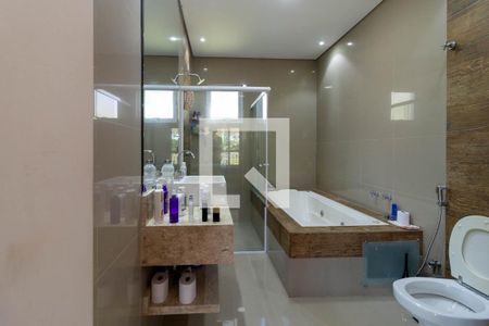 Banheiro da Suíte 1 de casa para alugar com 3 quartos, 342m² em Jardim Indaiá, Embu das Artes