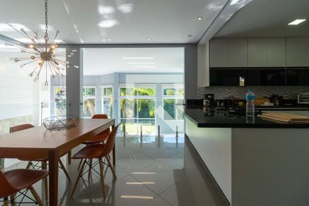 Casa para alugar com 342m², 3 quartos e 3 vagas Casa para alugar com 342m², 3 quartos e 3 vagasCozinha