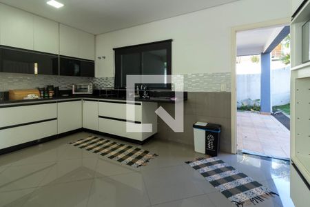 Casa para alugar com 342m², 3 quartos e 3 vagas Casa para alugar com 342m², 3 quartos e 3 vagasCozinha