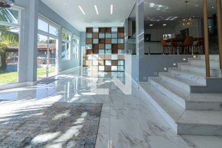 Casa para alugar com 342m², 3 quartos e 3 vagas Casa para alugar com 342m², 3 quartos e 3 vagasSala