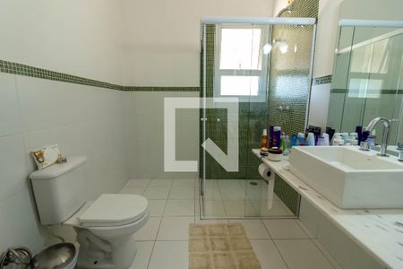 Casa para alugar com 342m², 3 quartos e 3 vagas Casa para alugar com 342m², 3 quartos e 3 vagasBanheiro da Suíte 2