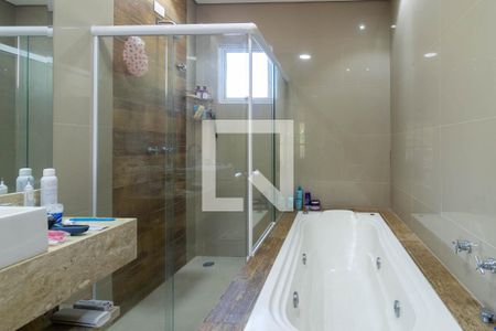Casa para alugar com 342m², 3 quartos e 3 vagas Casa para alugar com 342m², 3 quartos e 3 vagasBanheiro da Suíte 1