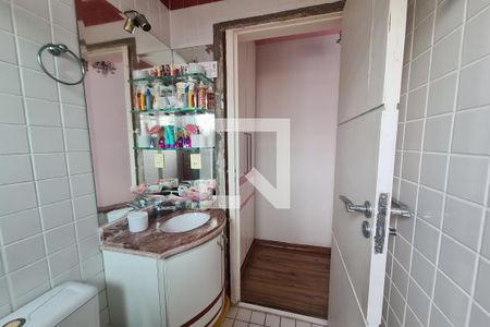 Casa à venda com 125m², 3 quartos e 6 vagasBanheiro da Suíte 2