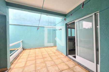 Casa à venda com 125m², 3 quartos e 6 vagasQuintal em baixo