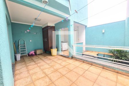 Casa à venda com 125m², 3 quartos e 6 vagasQuintal em baixo