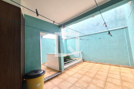 Casa à venda com 125m², 3 quartos e 6 vagasQuintal em baixo