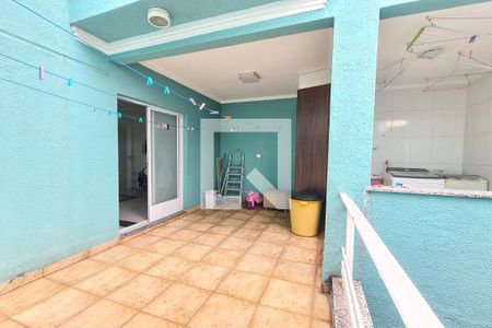 Casa à venda com 125m², 3 quartos e 6 vagasQuintal em baixo