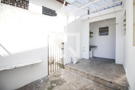 Casa para alugar com 45m², 1 quarto e sem vagaquintal