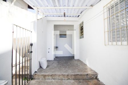 Casa para alugar com 45m², 1 quarto e sem vagaquintal