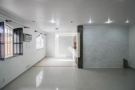 Sala de casa para alugar com 3 quartos, 200m² em Comendador Soares, Nova Iguaçu