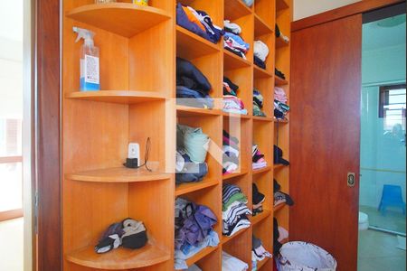 Casa à venda com 360m², 3 quartos e 3 vagasCloset da suíte