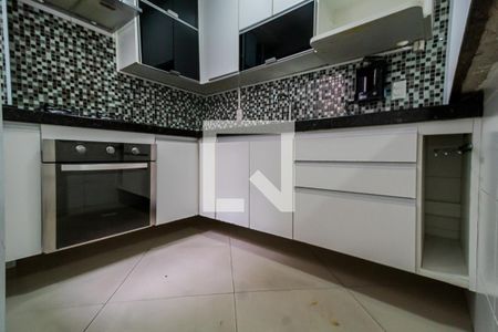 Casa à venda com 196m², 3 quartos e 4 vagasCozinha - Armários