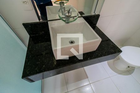 Casa à venda com 196m², 3 quartos e 4 vagasBanheiro da Suíte 2 - Pia