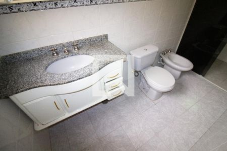 Casa à venda com 200m², 3 quartos e 2 vagasBanheiro da Suíte