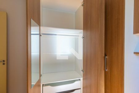 Quarto 1 - Armários de apartamento para alugar com 2 quartos, 58m² em Bonfim, Campinas