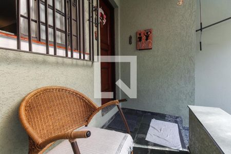 Casa à venda com 149m², 4 quartos e 2 vagas Casa à venda com 149m², 4 quartos e 2 vagasVaranda - Entrada