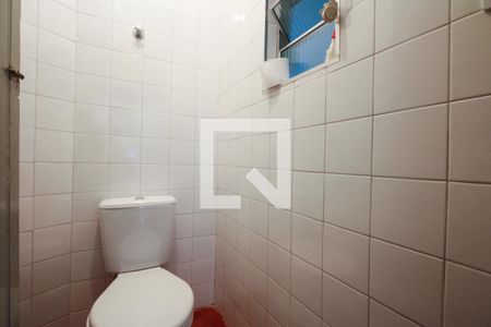 Casa à venda com 149m², 4 quartos e 2 vagas Casa à venda com 149m², 4 quartos e 2 vagasBanheiro de Serviço