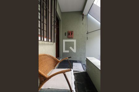 Casa à venda com 149m², 4 quartos e 2 vagas Casa à venda com 149m², 4 quartos e 2 vagasVaranda - Entrada