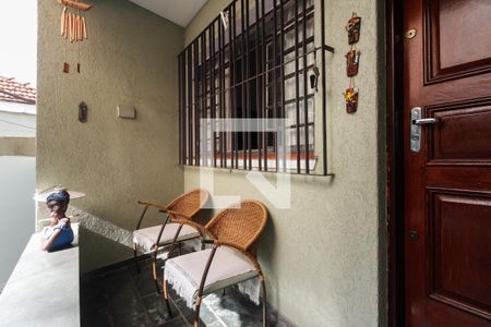 Casa à venda com 149m², 4 quartos e 2 vagas Casa à venda com 149m², 4 quartos e 2 vagasVaranda - Entrada