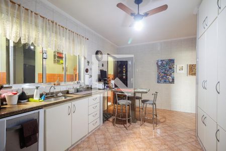 Casa à venda com 149m², 4 quartos e 2 vagas Casa à venda com 149m², 4 quartos e 2 vagasCozinha