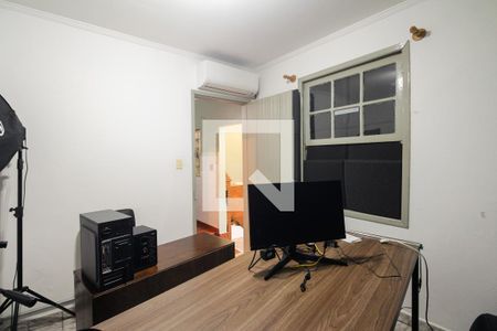 Casa à venda com 149m², 4 quartos e 2 vagas Casa à venda com 149m², 4 quartos e 2 vagasQuarto de Serviço