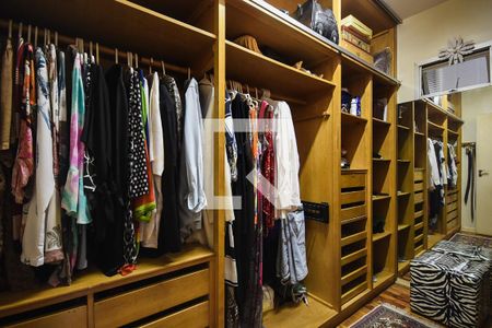 Apartamento à venda com 345m², 4 quartos e 4 vagasArmário da suíte 4