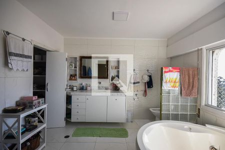 Apartamento à venda com 345m², 4 quartos e 4 vagasBanheiro suíte 2