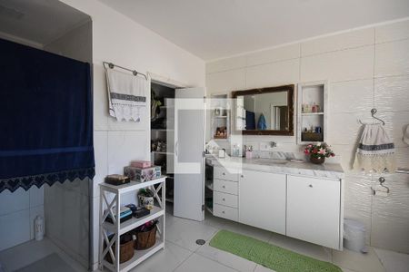 Apartamento à venda com 345m², 4 quartos e 4 vagasBanheiro suíte 2