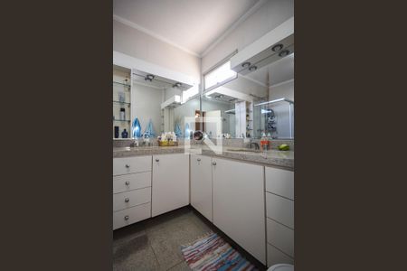 Apartamento à venda com 345m², 4 quartos e 4 vagasBanheiro suíte 4