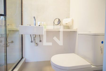 Banheiro  suíte  de apartamento à venda com 1 quarto, 69m² em Petrópolis, Porto Alegre