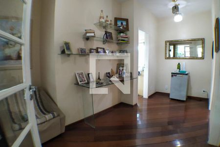 Casa à venda com 277m², 4 quartos e 2 vagas Casa à venda com 277m², 4 quartos e 2 vagasCorredor