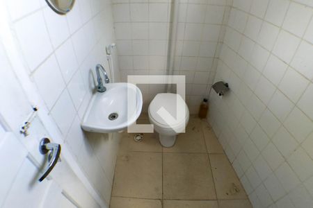 Casa à venda com 277m², 4 quartos e 2 vagas Casa à venda com 277m², 4 quartos e 2 vagasBanheiro da Piscina