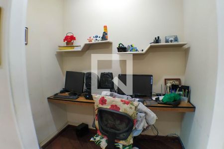 Casa à venda com 277m², 4 quartos e 2 vagas Casa à venda com 277m², 4 quartos e 2 vagasCorredor