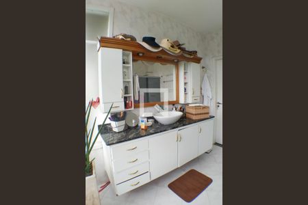 Casa à venda com 277m², 4 quartos e 2 vagas Casa à venda com 277m², 4 quartos e 2 vagasBanheiro da Suíte 2