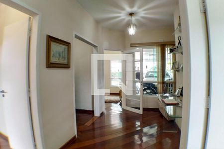 Casa à venda com 277m², 4 quartos e 2 vagas Casa à venda com 277m², 4 quartos e 2 vagasCorredor