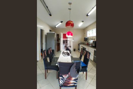 Casa à venda com 277m², 4 quartos e 2 vagas Casa à venda com 277m², 4 quartos e 2 vagasCozinha