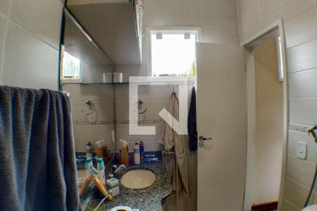 Casa à venda com 277m², 4 quartos e 2 vagas Casa à venda com 277m², 4 quartos e 2 vagasBanheiro da Suíte 1