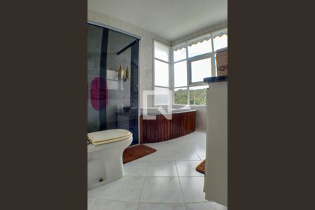 Casa à venda com 277m², 4 quartos e 2 vagas Casa à venda com 277m², 4 quartos e 2 vagasBanheiro da Suíte 2